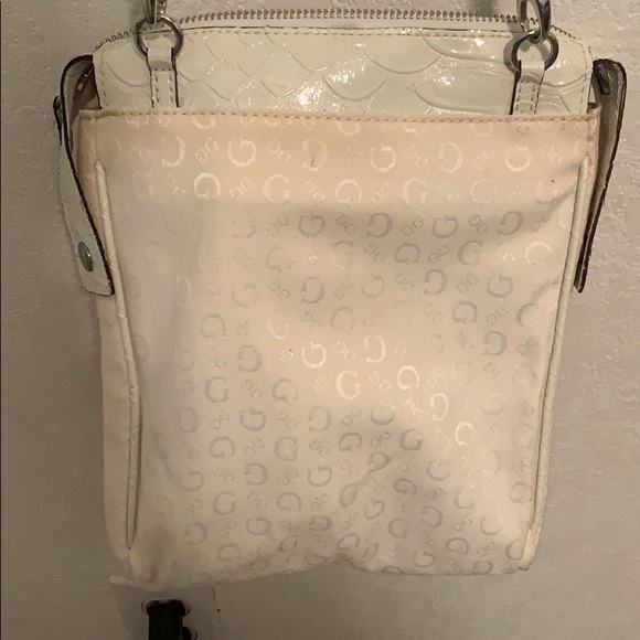 Guess purse - Picture 4 of 4